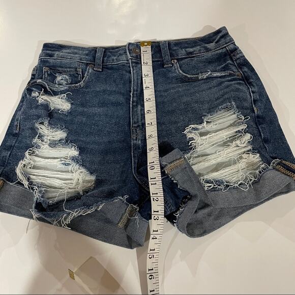 American Eagle High Rise Distressed Dark Wash Mom Denim Jean Shorts Size 6 - Picture 8 of 9